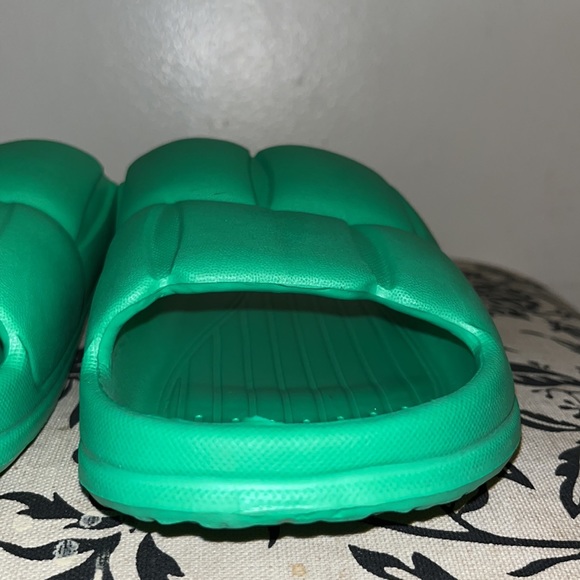 EVA Foam Slide Lite Brick Pattern Lucky Green New - Picture 7 of 14